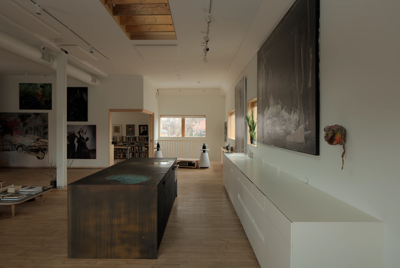 House monolith 00131