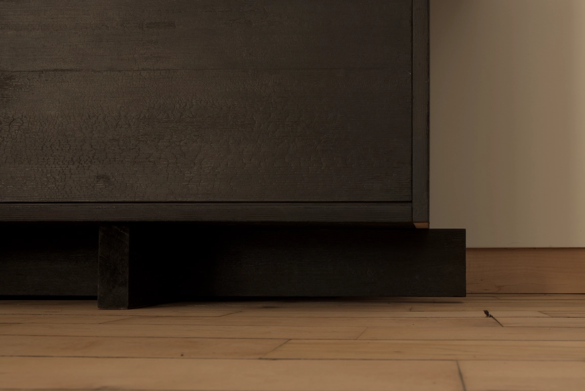 Sideboard details 00039